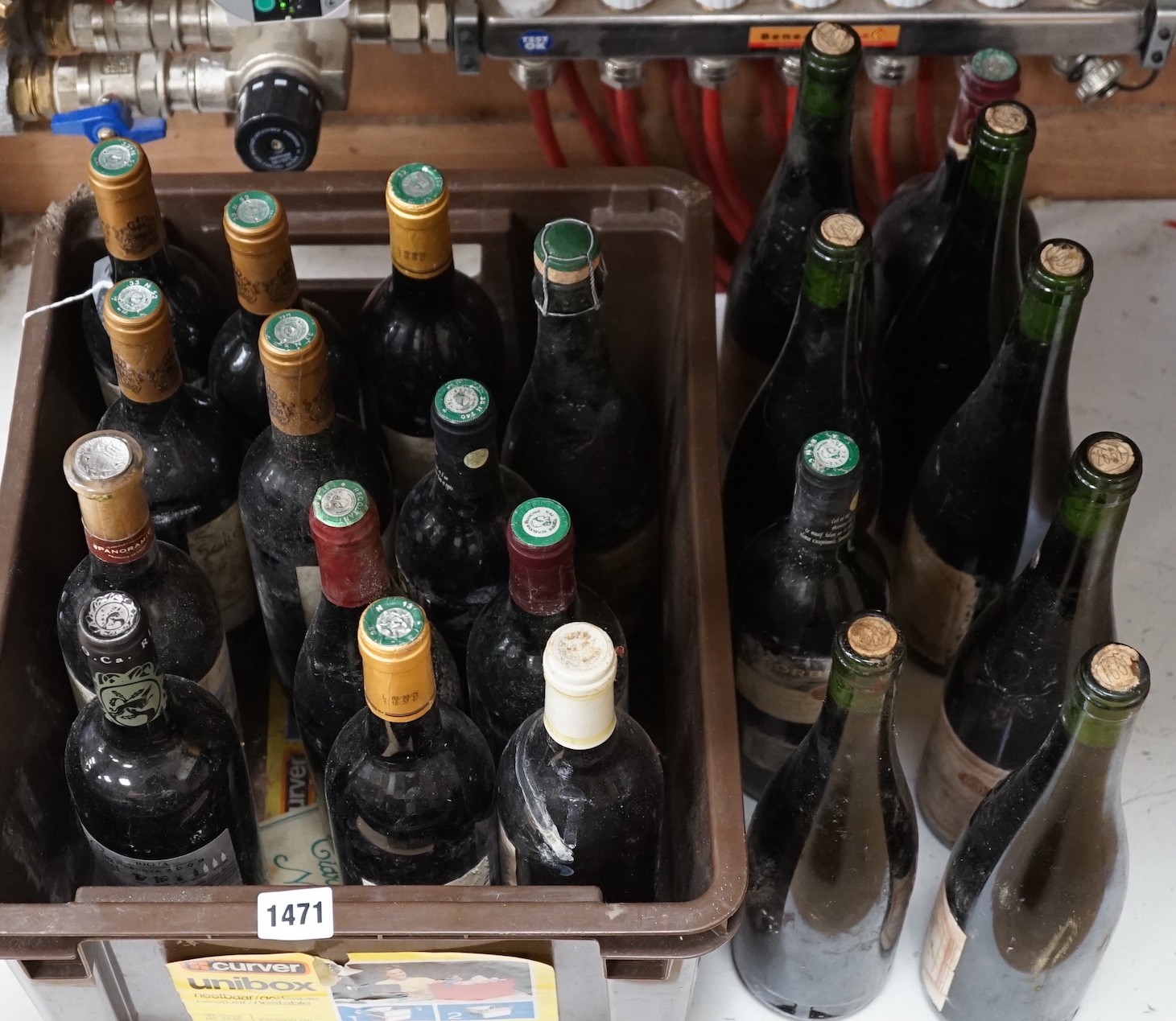 Twenty-one assorted bottles of mainly Bordeaux red wines